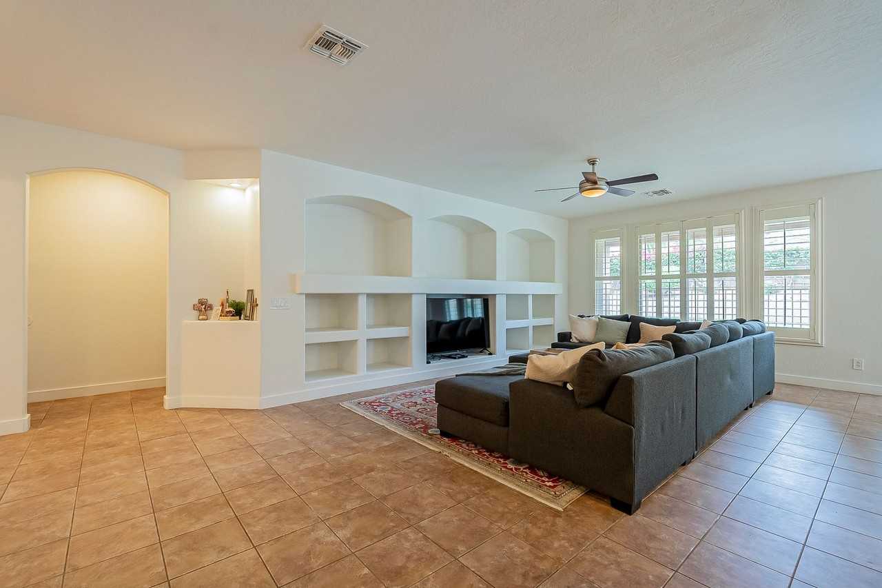 1819 E Fawn Dr - Photo 7 of 50