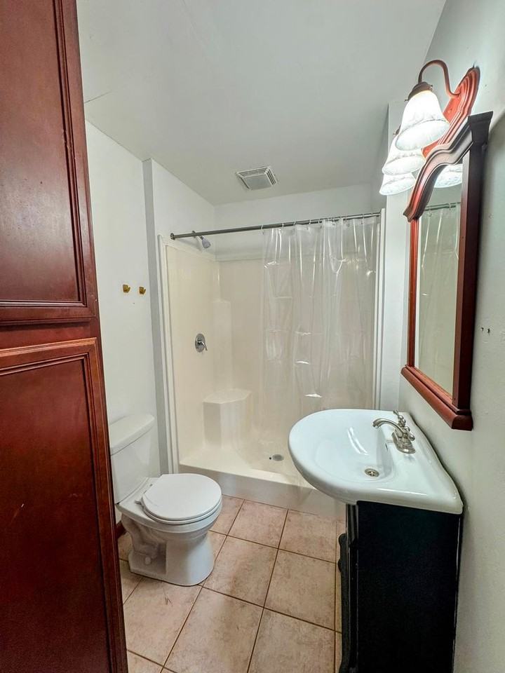 2324 E Riverside Dr - Photo 6 of 9