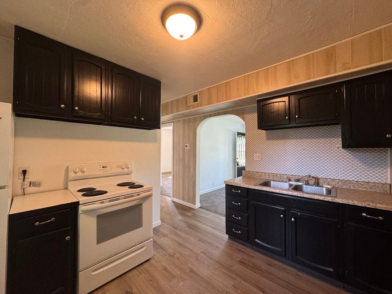 2324 E Riverside Dr - Photo 7 of 9
