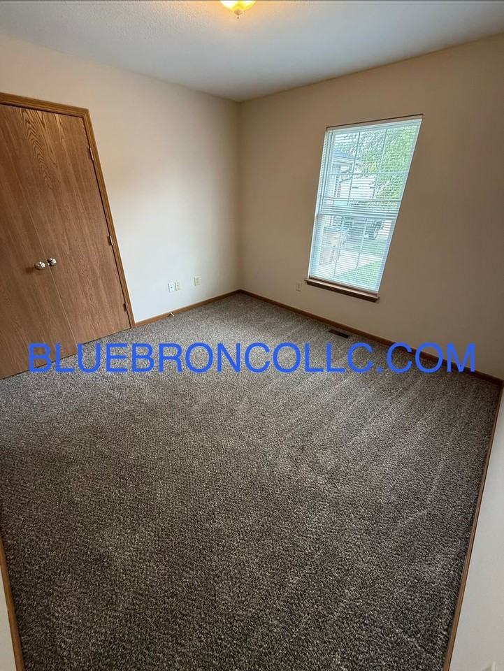 609 W Pine St - Photo 4 of 9