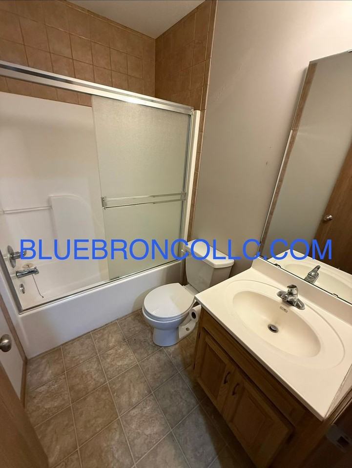 609 W Pine St - Photo 5 of 9