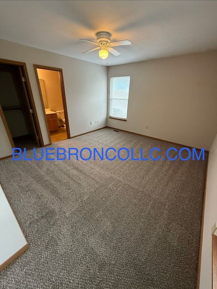 609 W Pine St - Photo 6 of 9