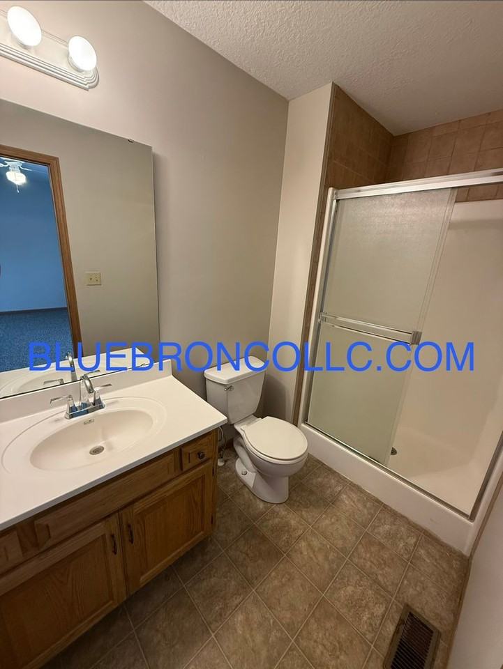 609 W Pine St - Photo 7 of 9