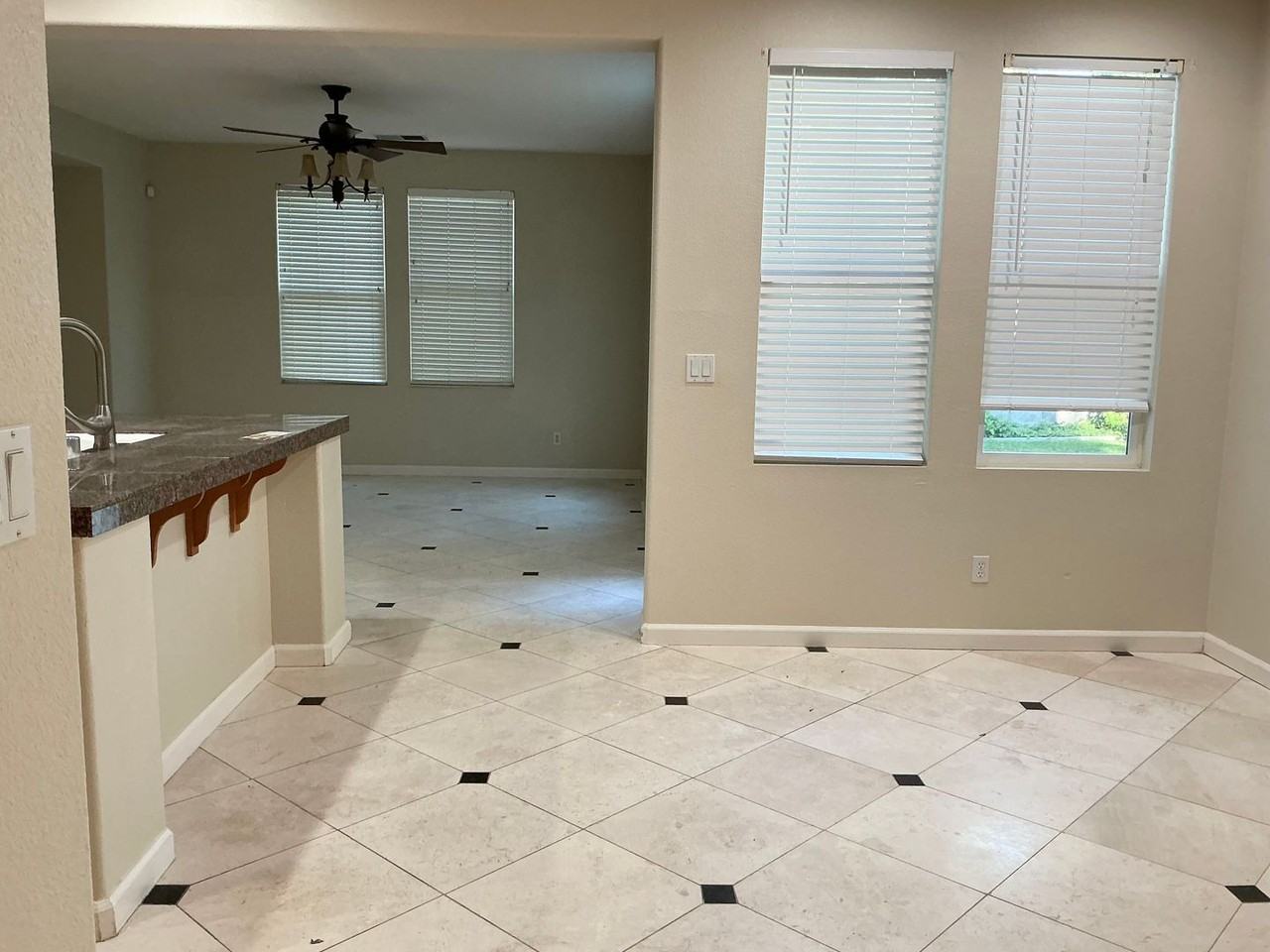 918 Mason Ct - Photo 3 of 16