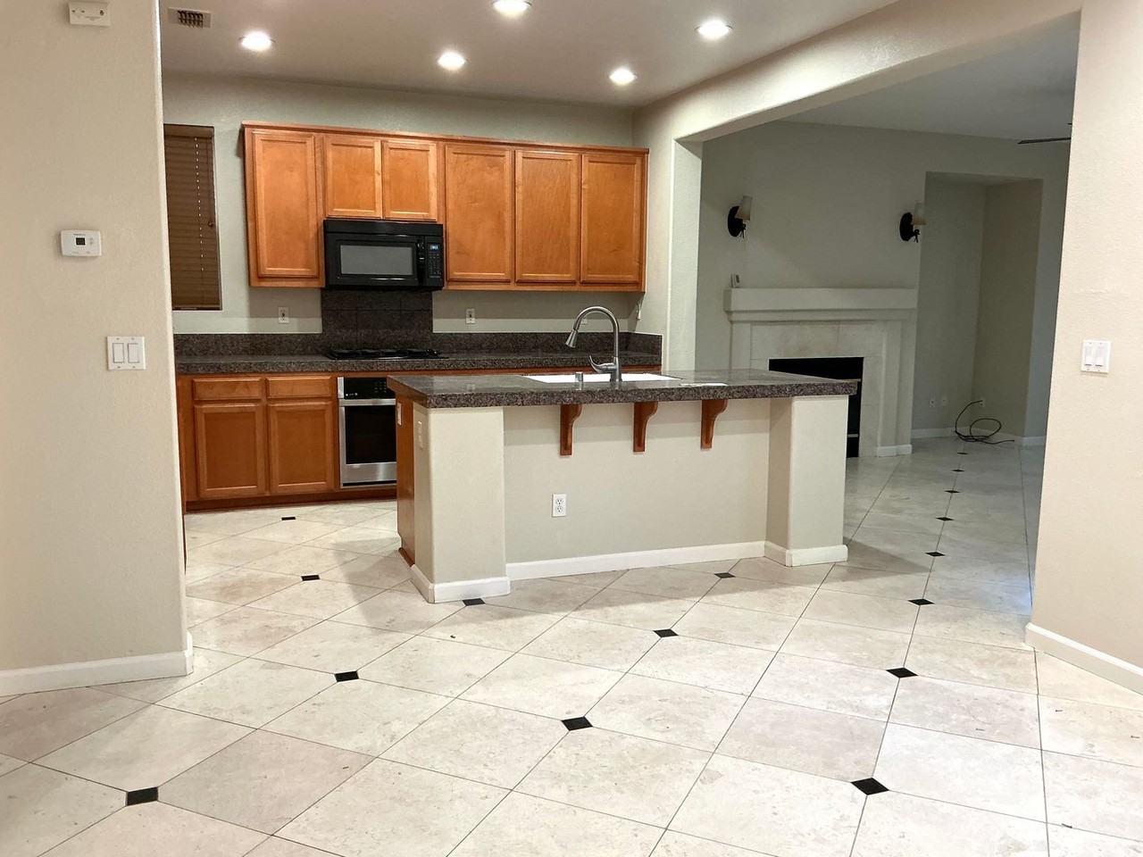 918 Mason Ct - Photo 5 of 16