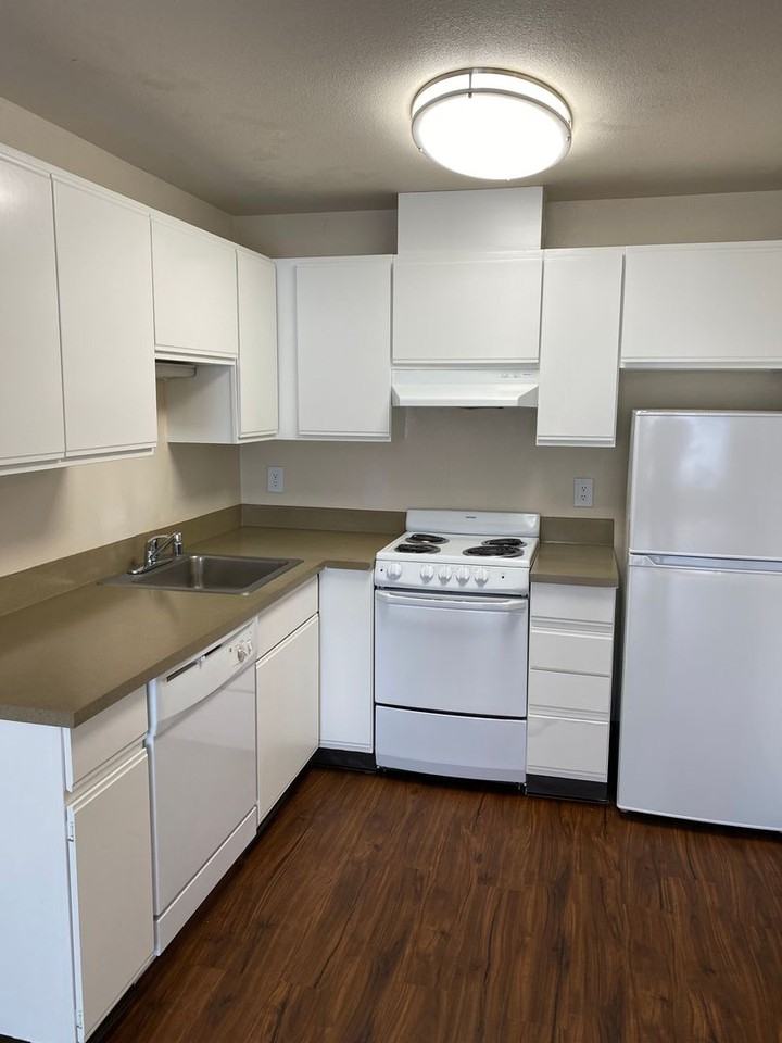 321 10th Ave - Photo 5 of 27