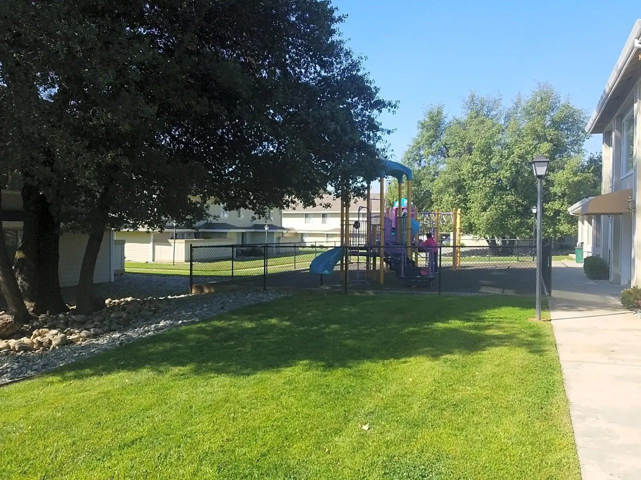 1835 Hartnell Ave - Photo 2 of 6
