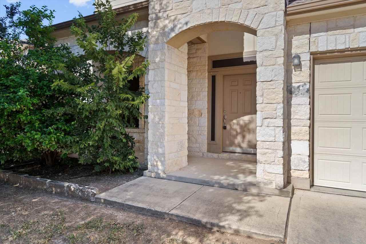 706 Harwood Dr - Photo 4 of 45