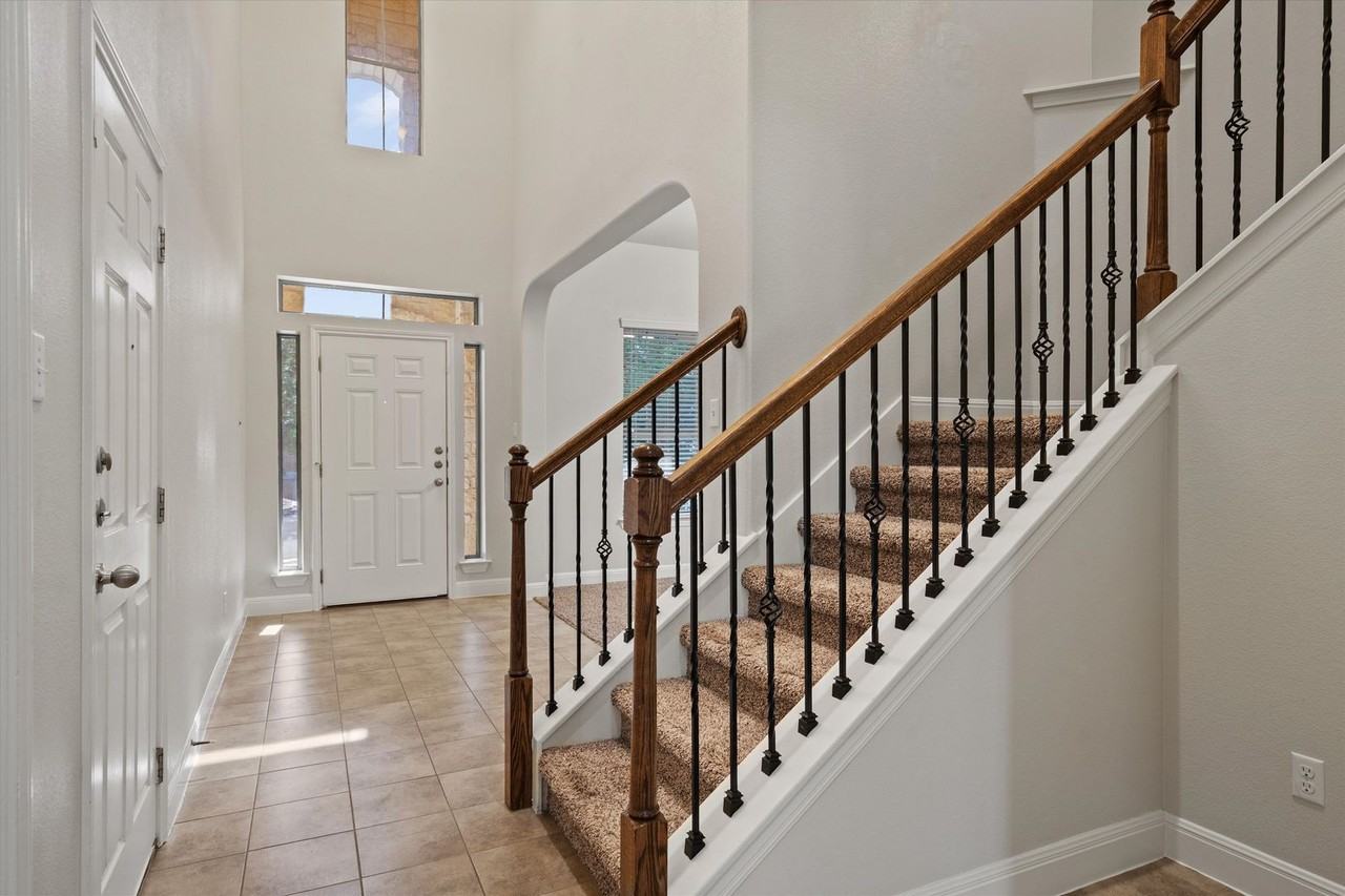 706 Harwood Dr - Photo 5 of 45