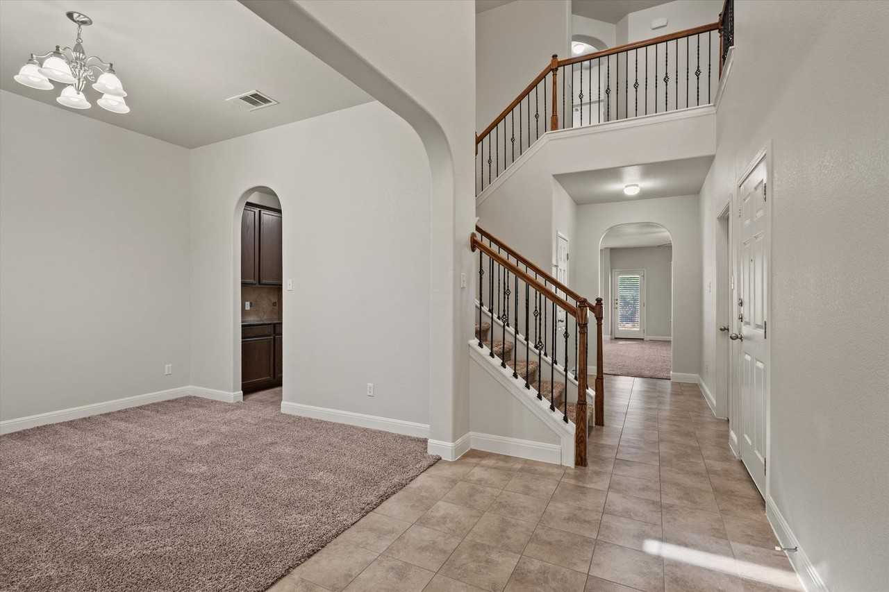 706 Harwood Dr - Photo 6 of 45