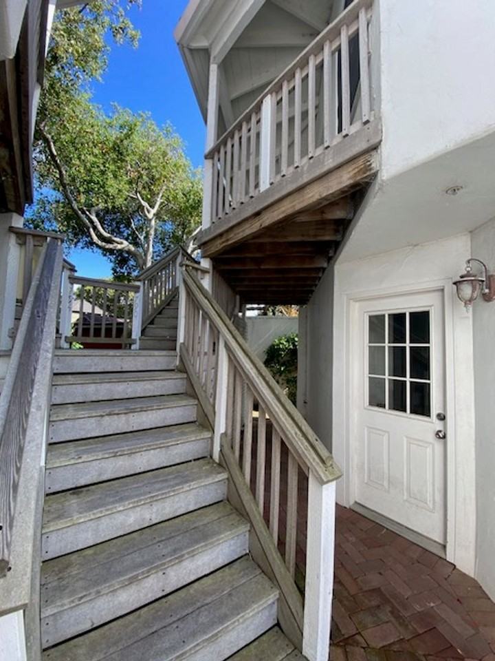 790 Lighthouse Ave - Photo 3 of 25