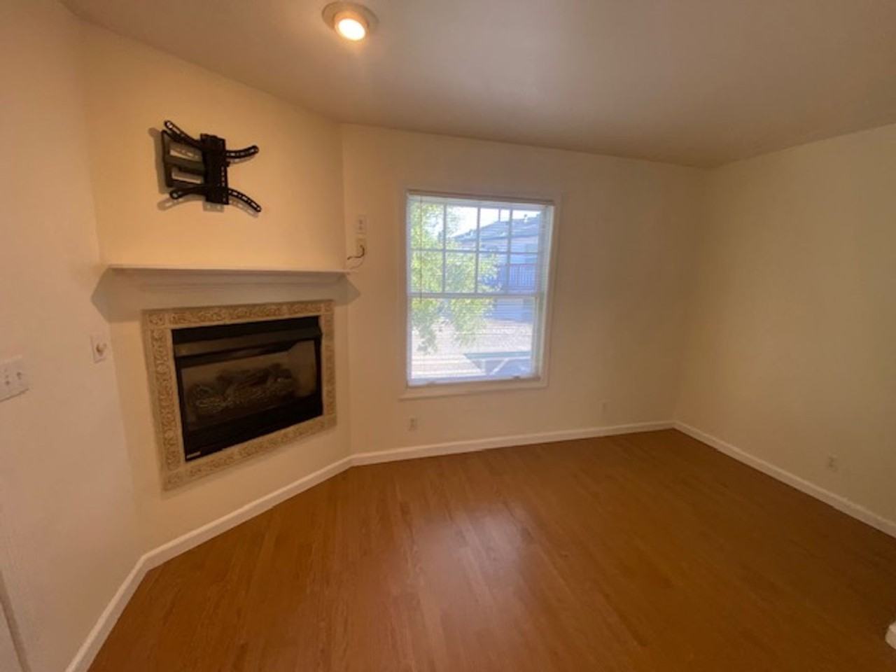 790 Lighthouse Ave - Photo 7 of 25