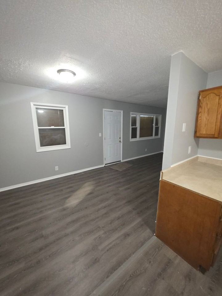 1305 Richard Dr - Photo 5 of 19