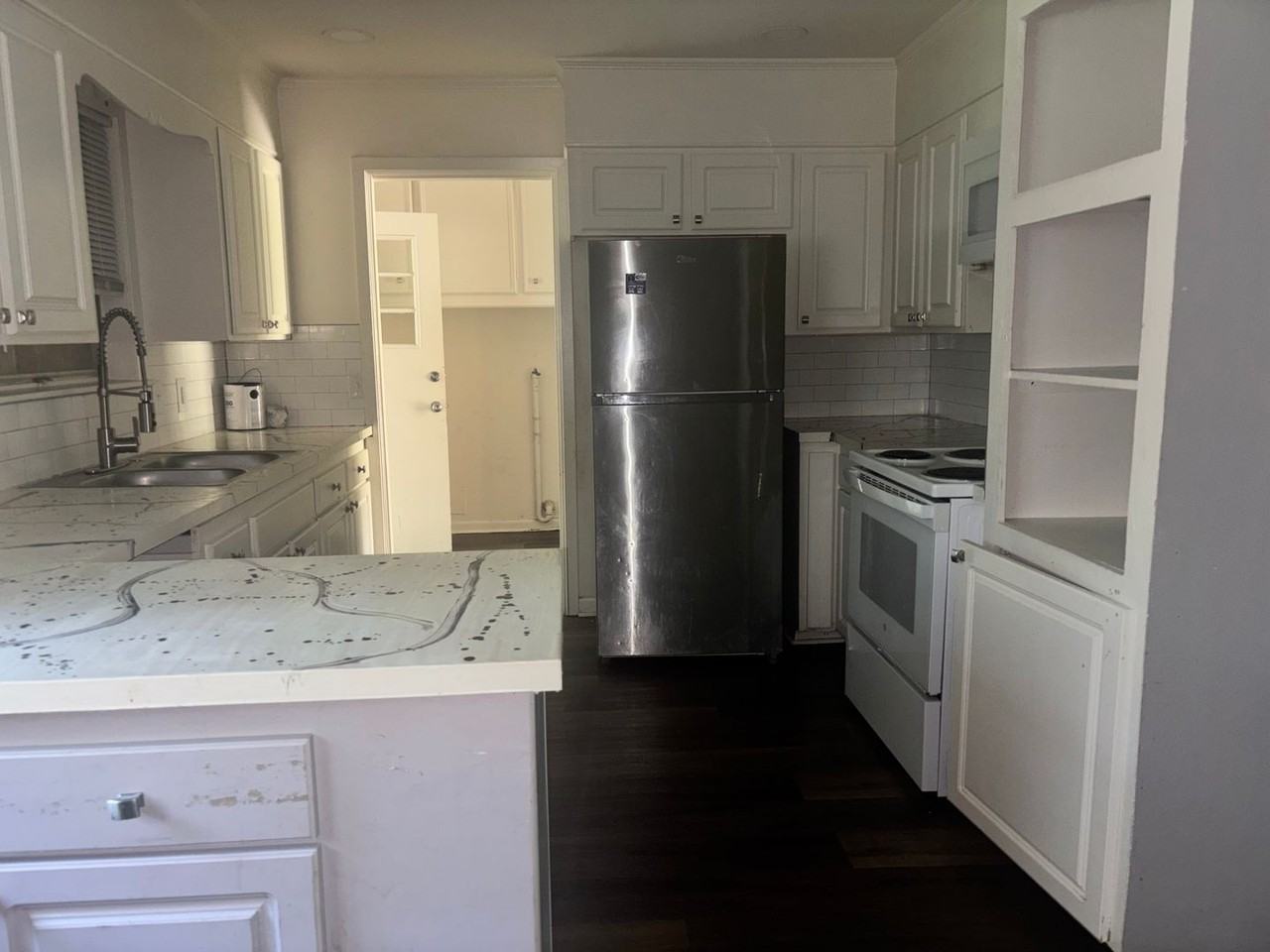 1140 Autumn St - Photo 2 of 8