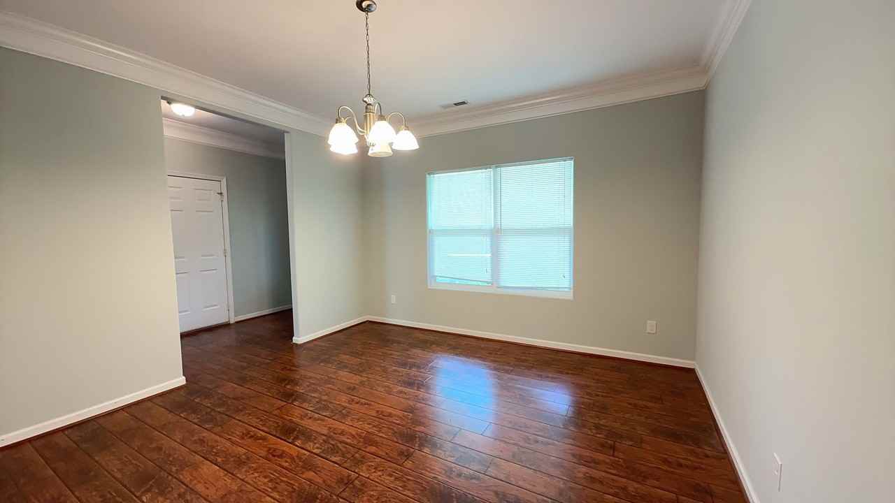 1113 Greenwood St - Photo 5 of 12