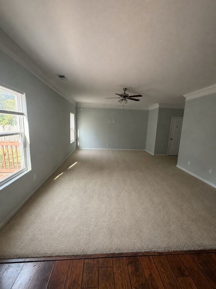 1113 Greenwood St - Photo 6 of 12