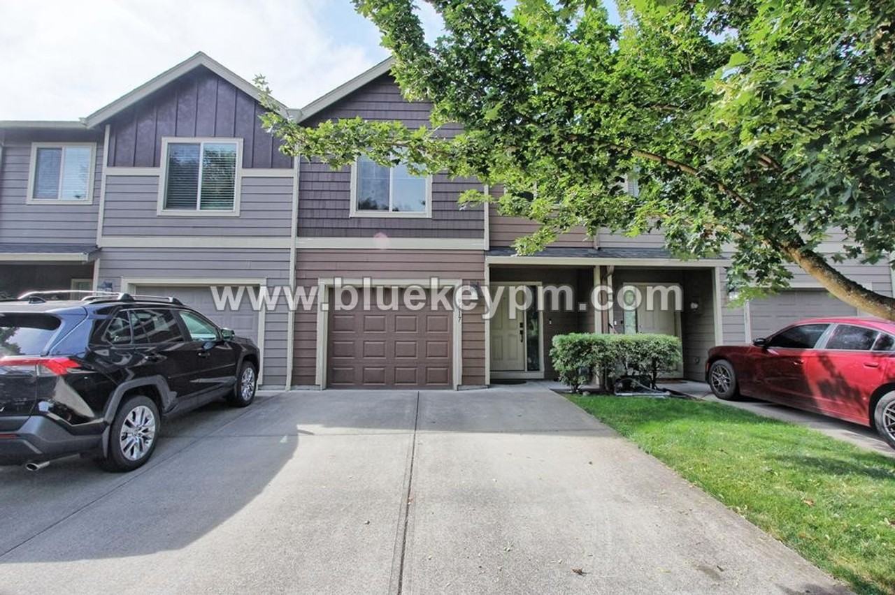 9517 Ne 73rd St - Photo 2 of 15