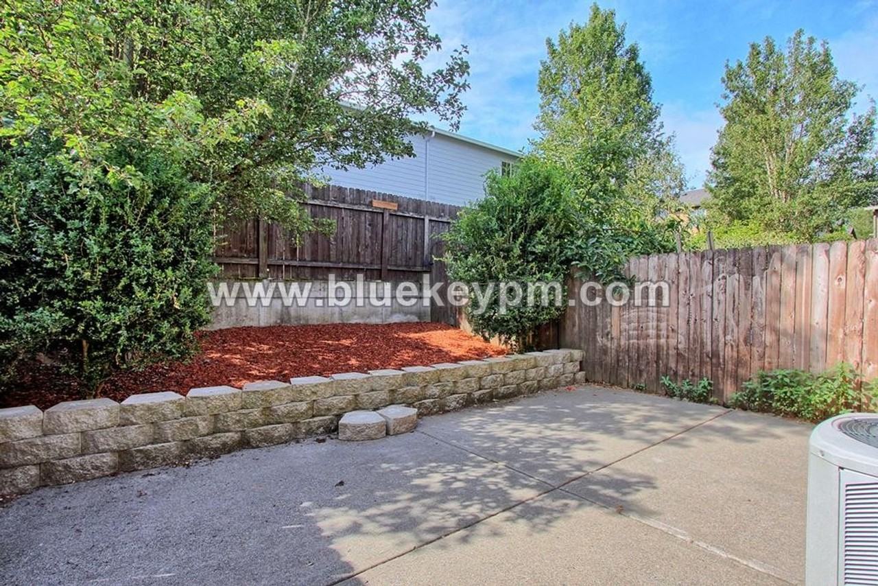 9517 Ne 73rd St - Photo 3 of 15