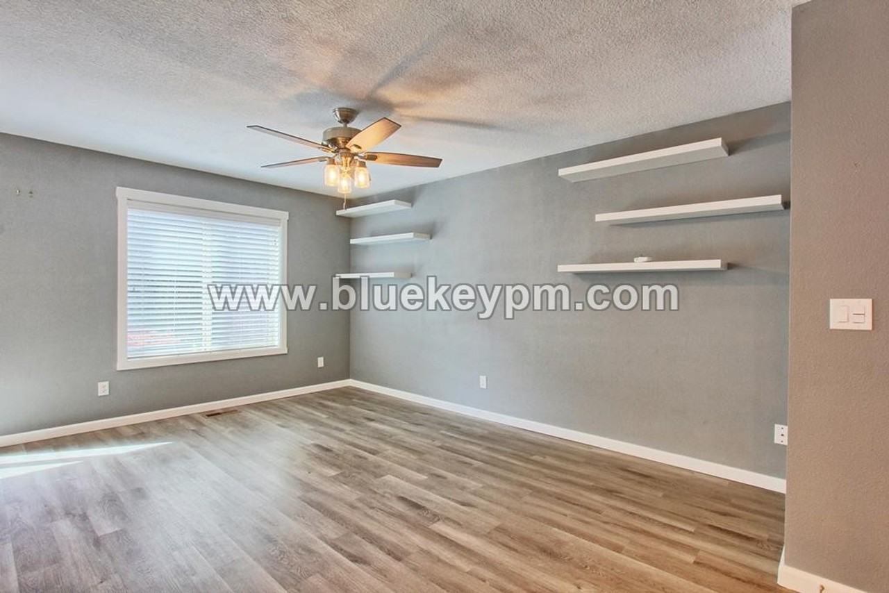 9517 Ne 73rd St - Photo 5 of 15