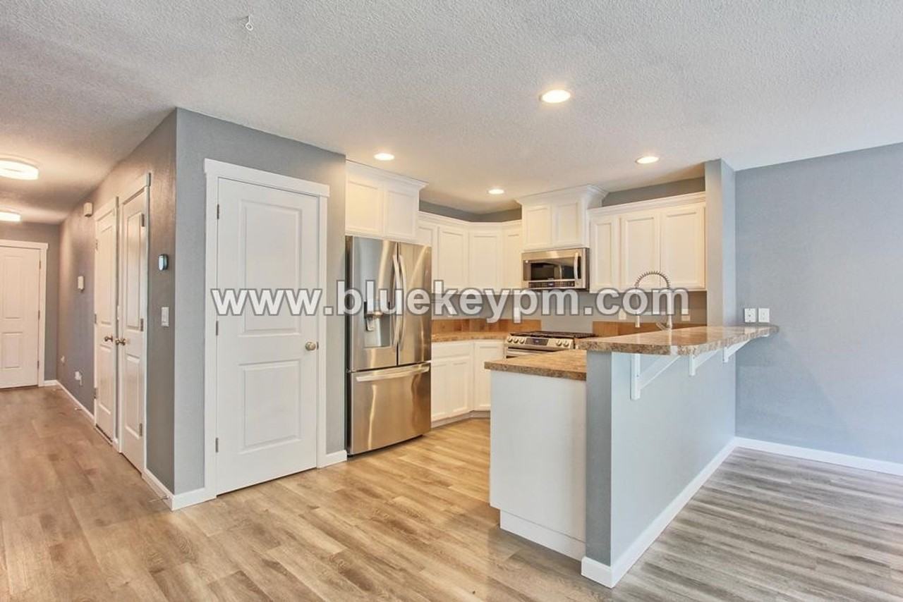 9517 Ne 73rd St - Photo 7 of 15