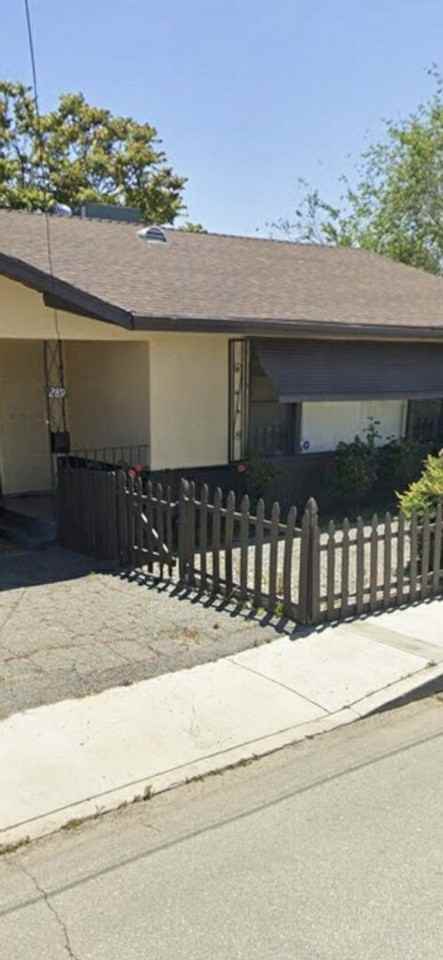 289 S Sheriff Ave - Photo 2 of 5