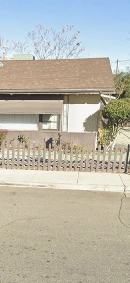 289 S Sheriff Ave - Photo 3 of 5