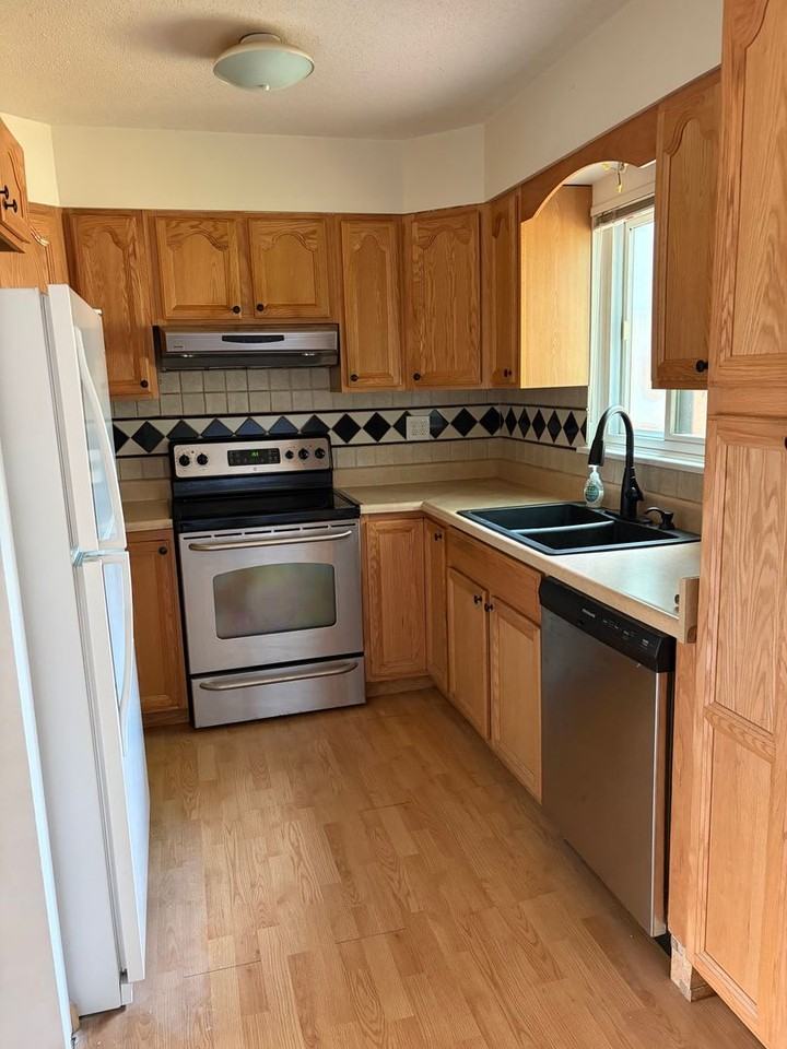 920 Galen Dr - Photo 7 of 12