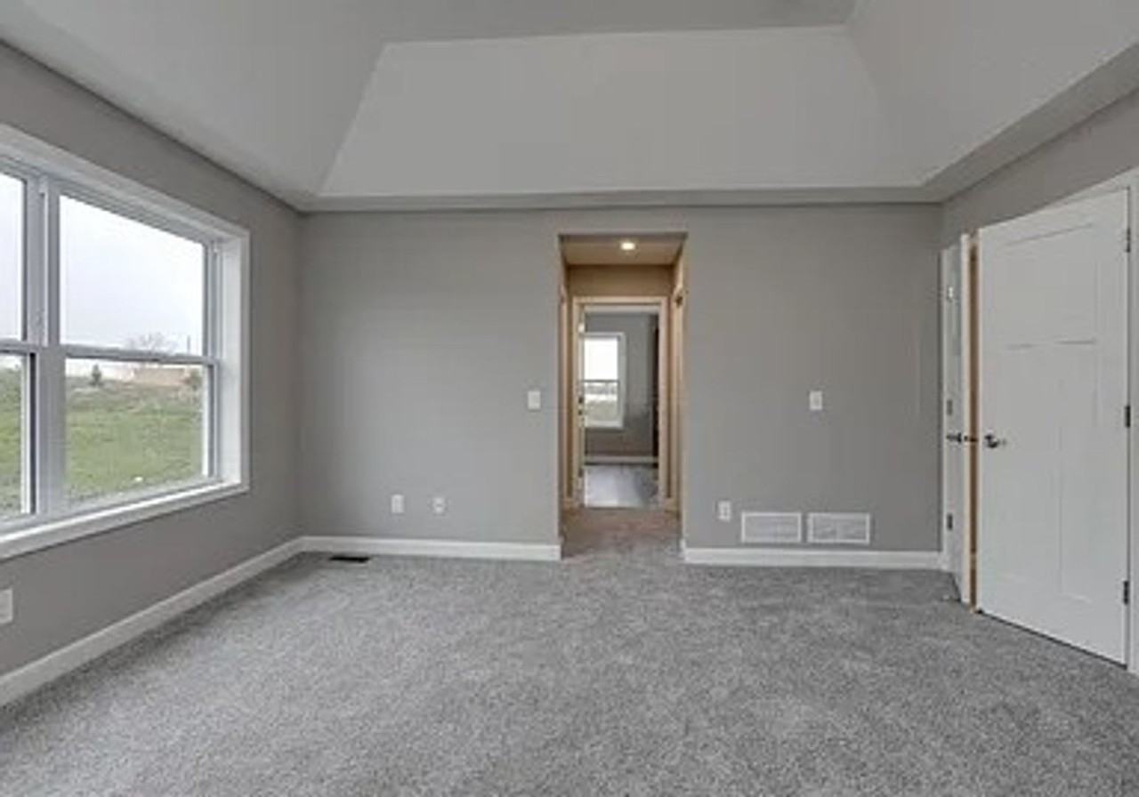 2220 Naples Ave - Photo 6 of 10