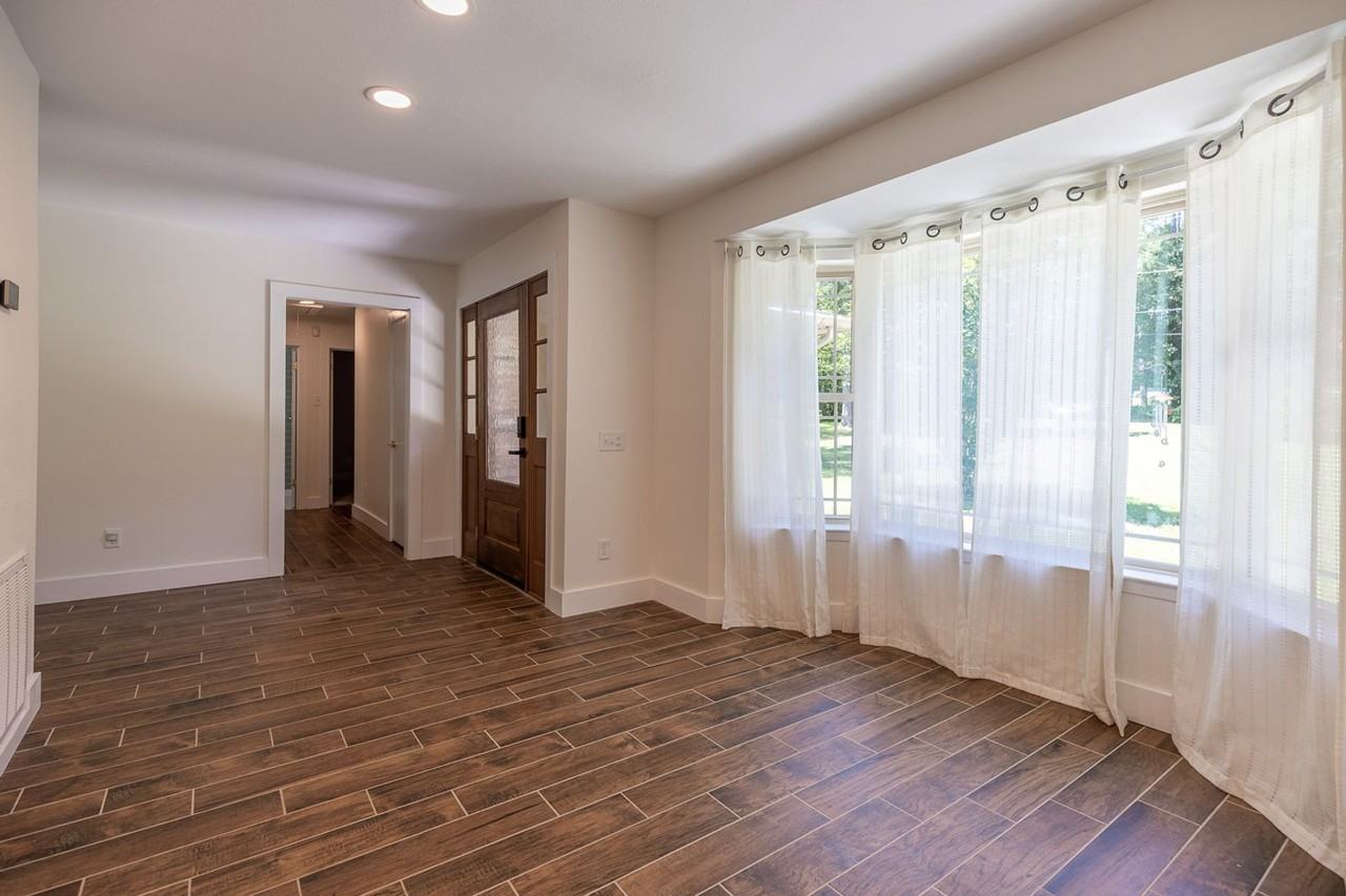 10736 Pecan Dr - Photo 5 of 25