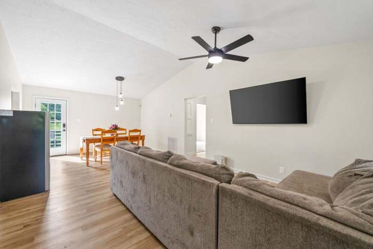 602 Artic Ave - Photo 2 of 19