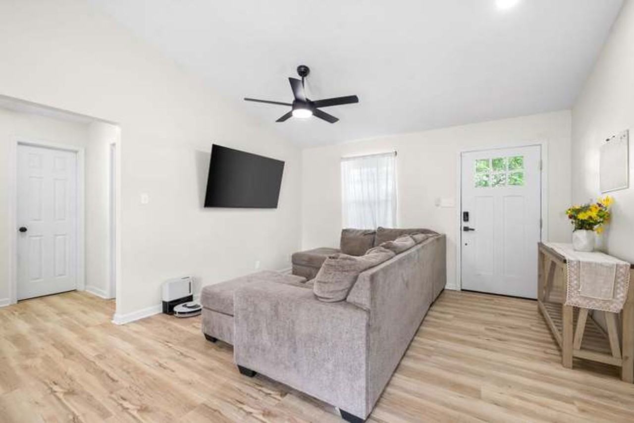 602 Artic Ave - Photo 3 of 19