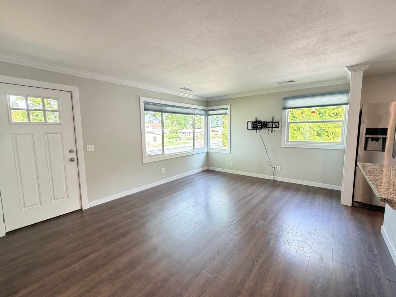 323 N Kentucky Ave - Photo 3 of 36