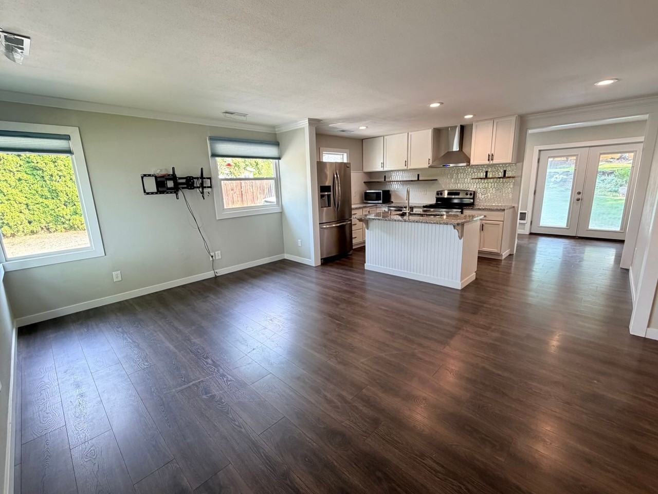 323 N Kentucky Ave - Photo 4 of 36