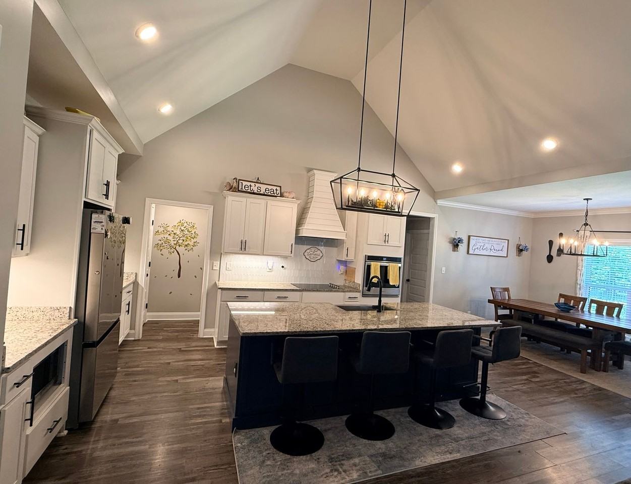 221 Sherlock Dr - Photo 5 of 36