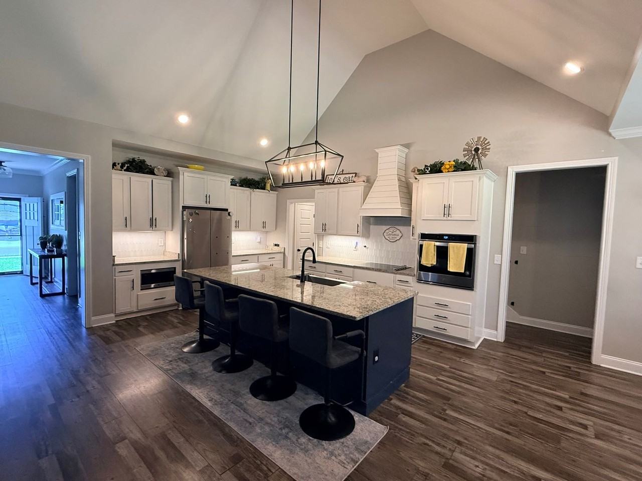 221 Sherlock Dr - Photo 6 of 36