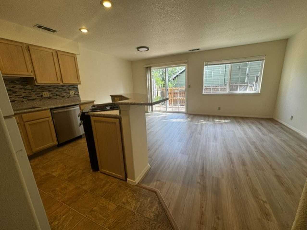 1725 Sw Knoll Ave #2 - Photo 2 of 9