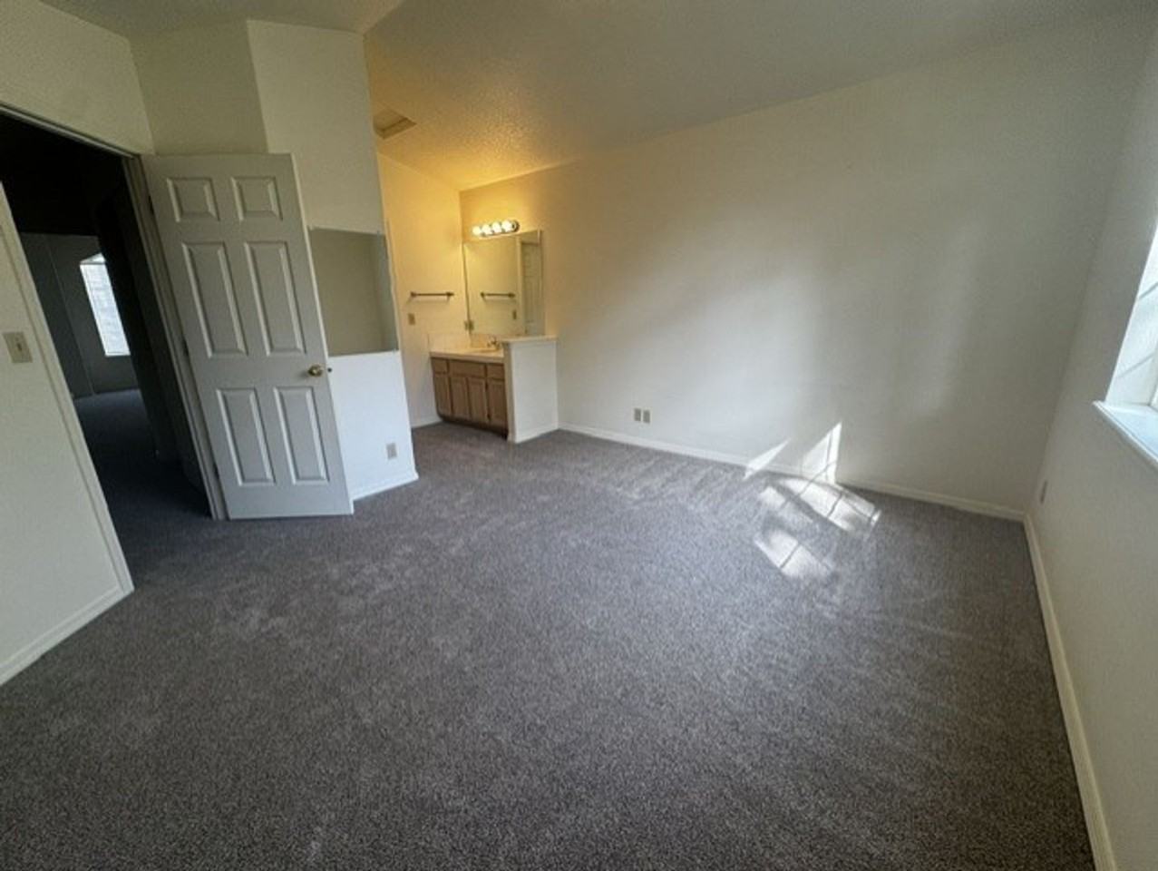 1725 Sw Knoll Ave #2 - Photo 7 of 9