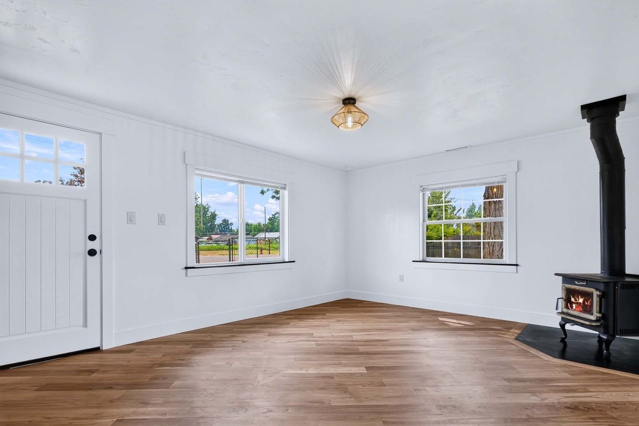 829 Lincoln Ave - Photo 2 of 47