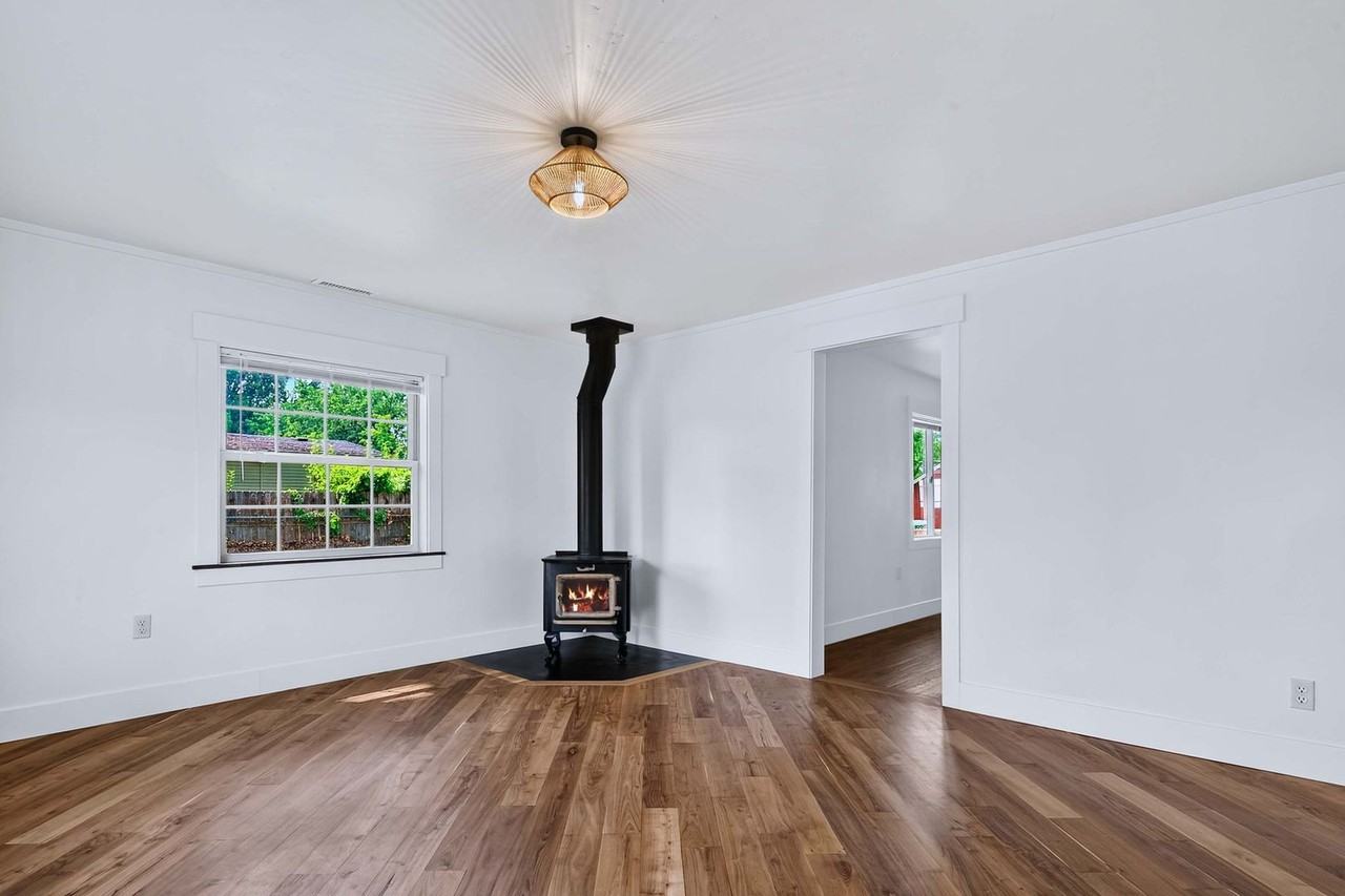 829 Lincoln Ave - Photo 4 of 47