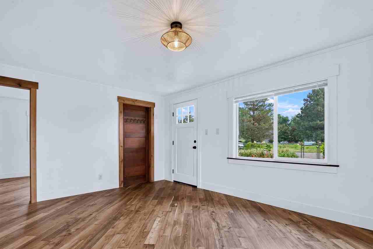 829 Lincoln Ave - Photo 6 of 47