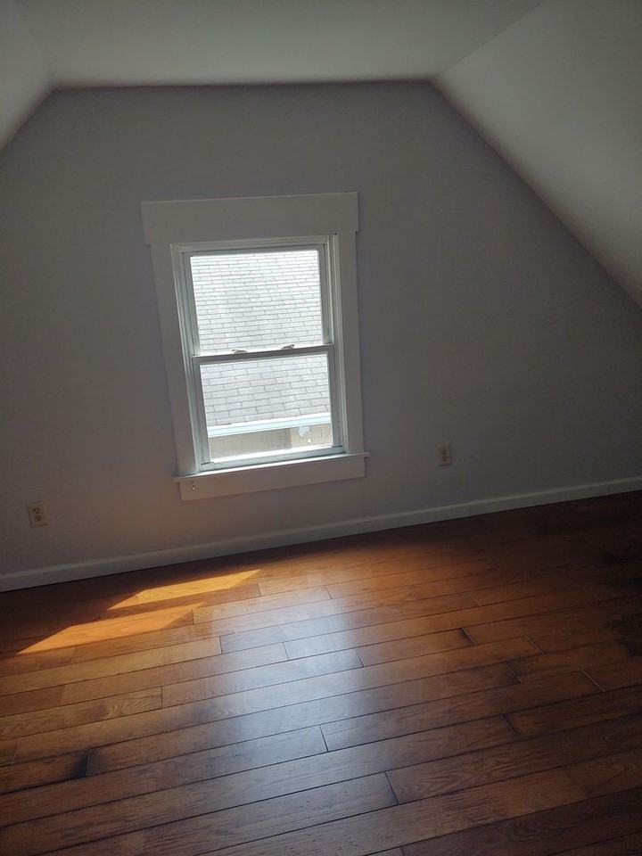 2138 S Garfield Dr - Photo 2 of 9
