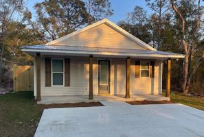 featured image of 9 Lake Ellen Dr