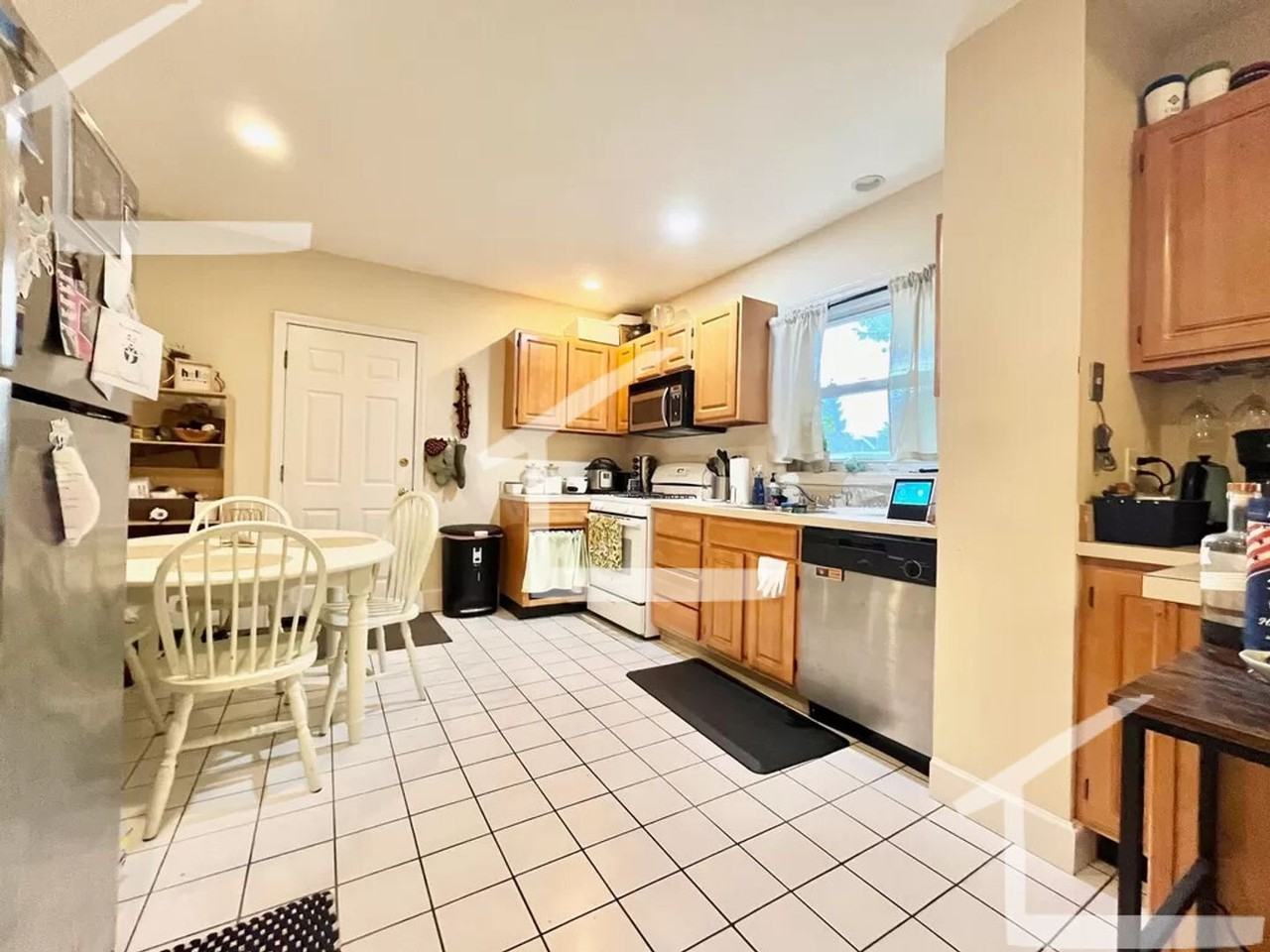 61 Franklin St - Photo 3 of 8