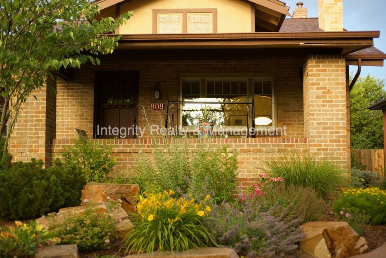 808 S Grant St - Photo 4 of 30