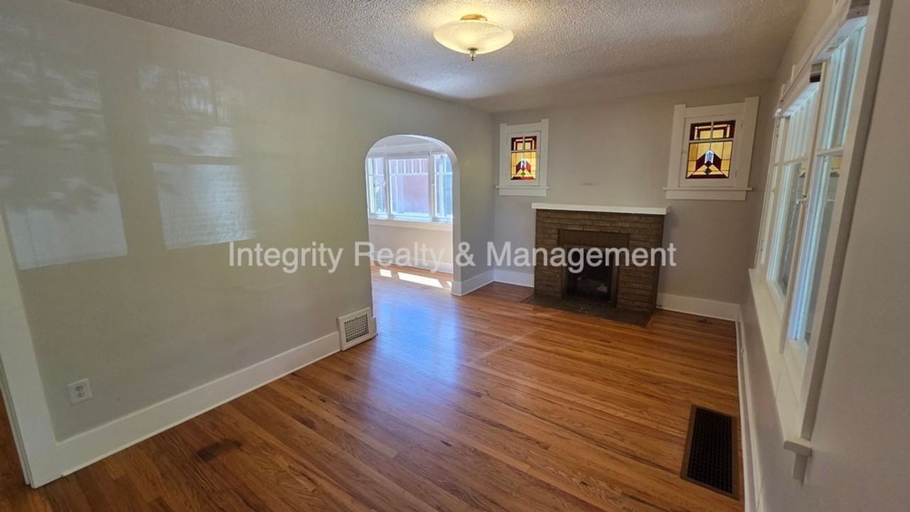 808 S Grant St - Photo 7 of 30