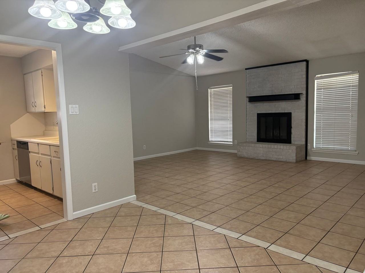 4301 Lubbock Ave - Photo 2 of 13