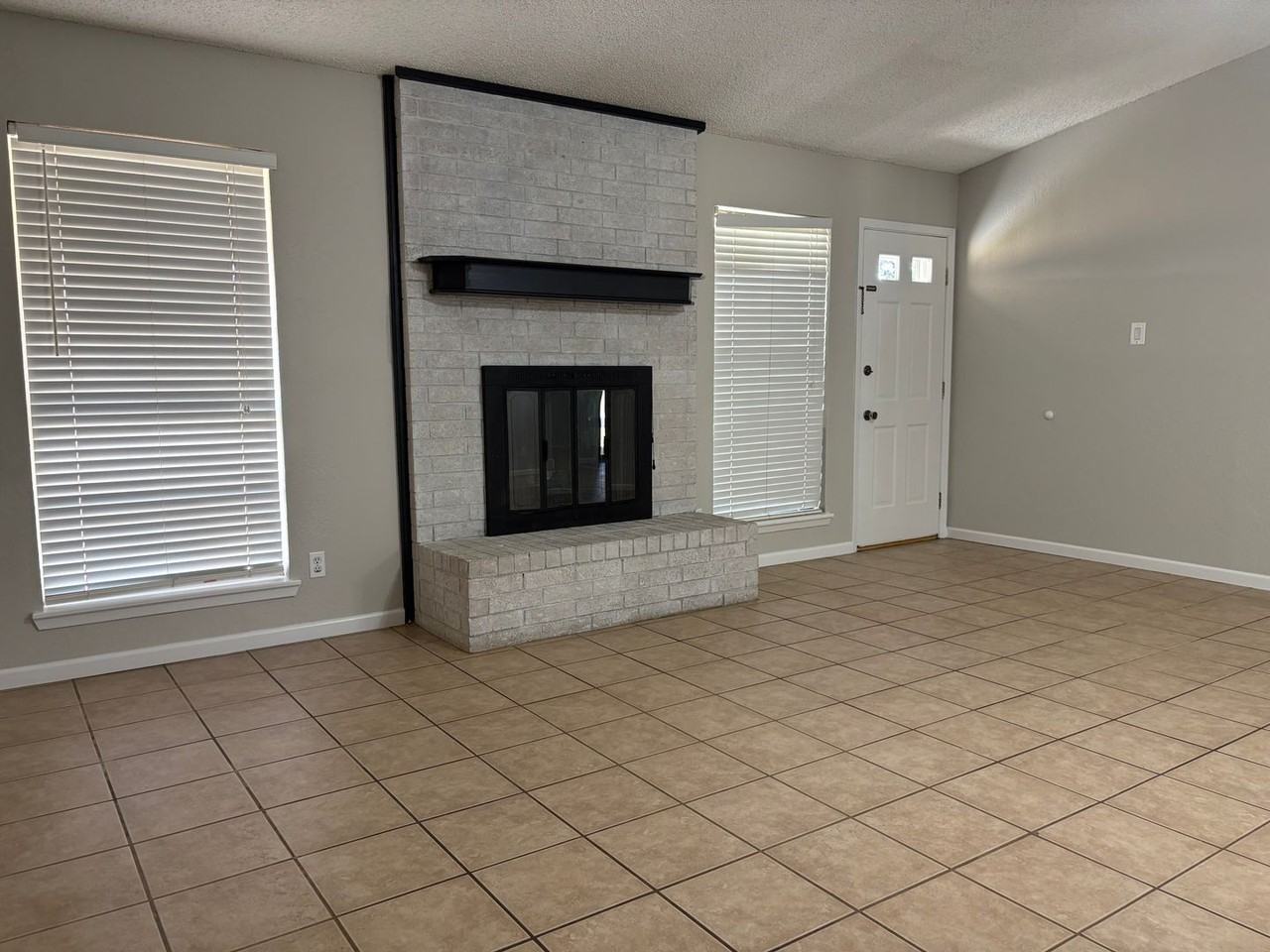 4301 Lubbock Ave - Photo 3 of 13