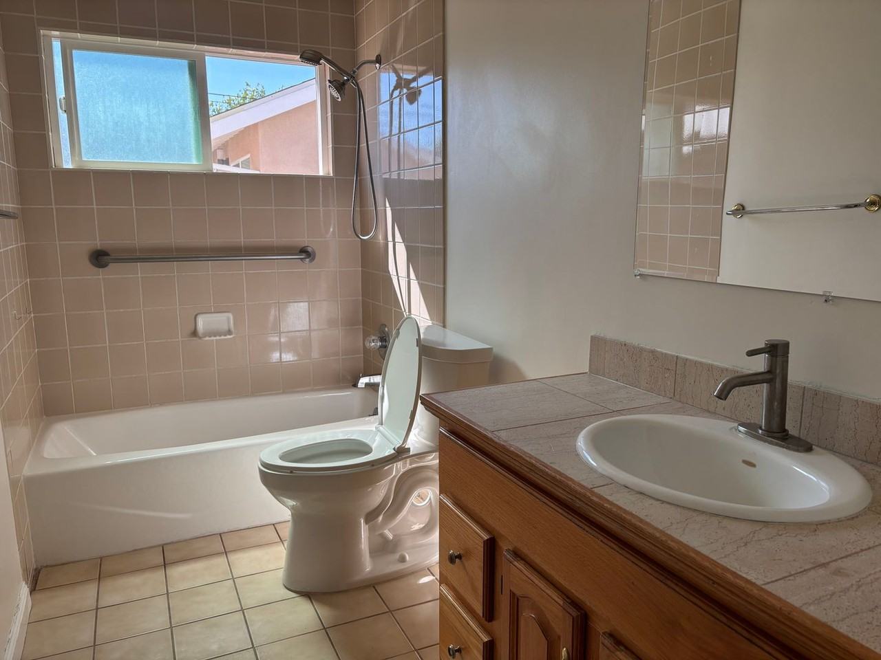 10547 Hayvenhurst Ave - Photo 4 of 28