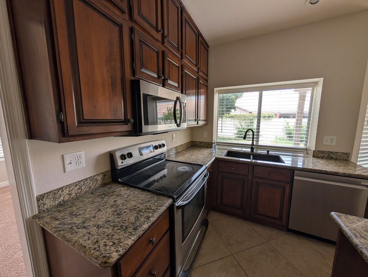 15219 S 47th St - Photo 6 of 35