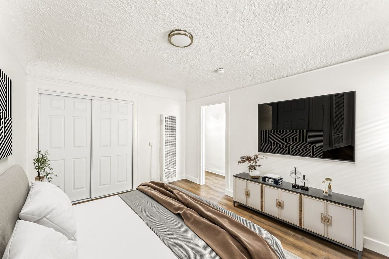 314/316 W 50th St. - Photo 2 of 10
